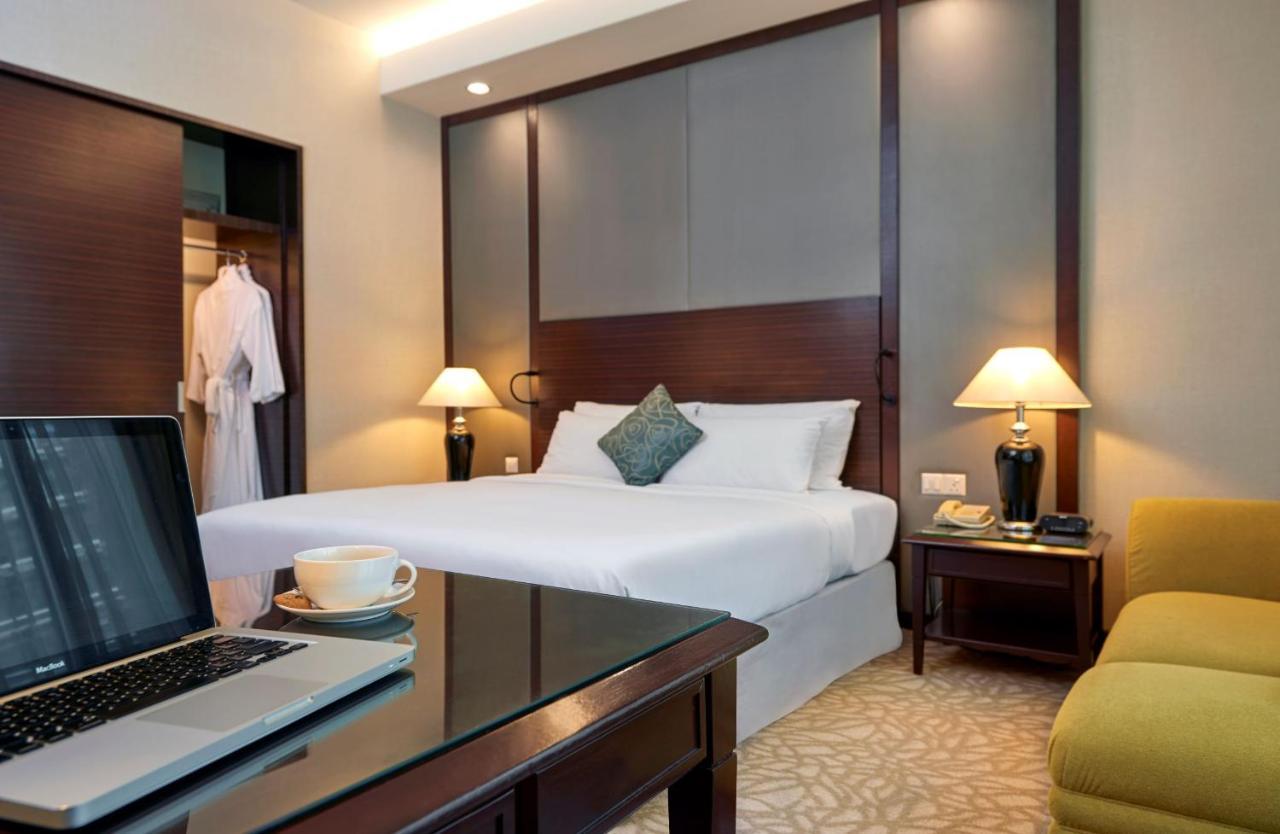 Eastin Hotel Kuala Lumpur Petaling Jaya Exterior photo A room at the hotel