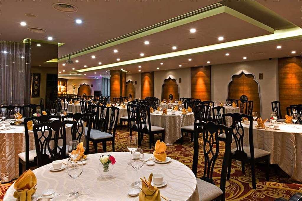 Eastin Hotel Kuala Lumpur Petaling Jaya Restaurant photo The interior of the restaurant