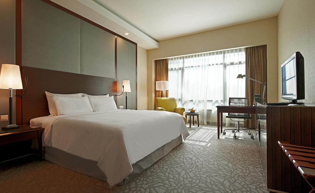 Eastin Hotel Kuala Lumpur Petaling Jaya Exterior photo Deluxe Room