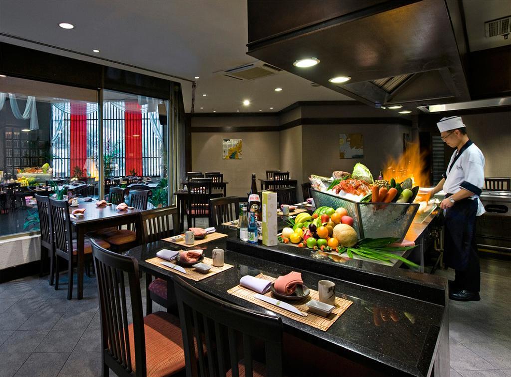 Eastin Hotel Kuala Lumpur Petaling Jaya Exterior photo A restaurant in a hotel